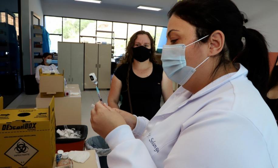 Seis meses após iniciar a vacinação, Paraná chega a 6,9 milhões de doses aplicadas