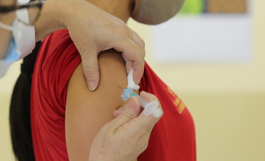 Seis meses após iniciar a vacinação, Paraná chega a 6,9 milhões de doses aplicadas