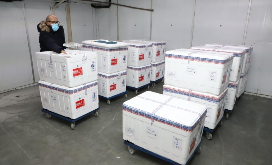 141 mil vacinas contra a Covid-19 chegam ao Paraná