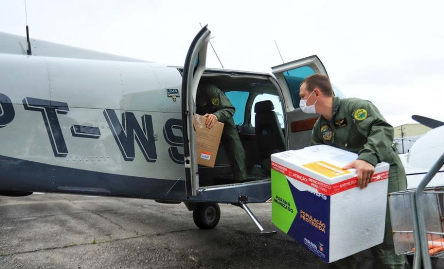Em seis meses, aeronaves da Casa Militar somam 11 dias no ar entregando vacinas