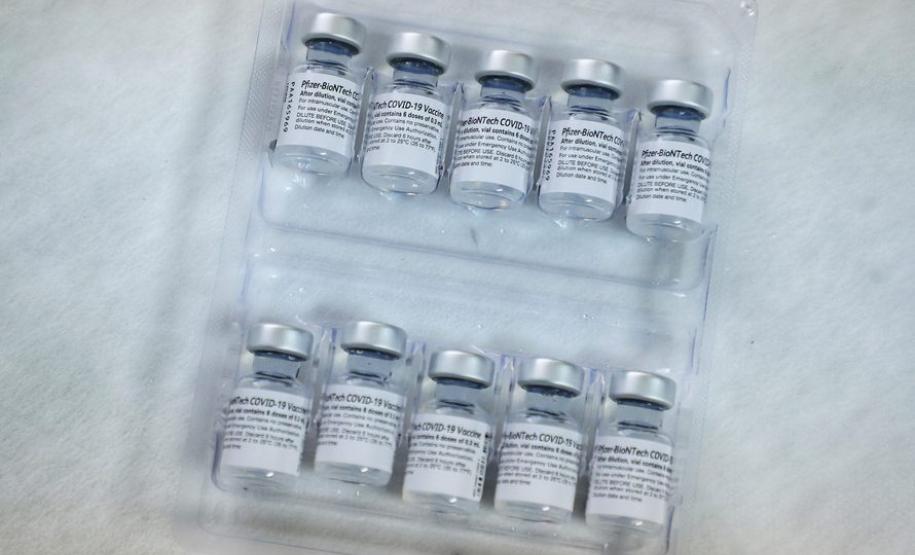 7 milhões de doses foram aplicadas no Paraná; 63% dos adultos já receberam uma vacina