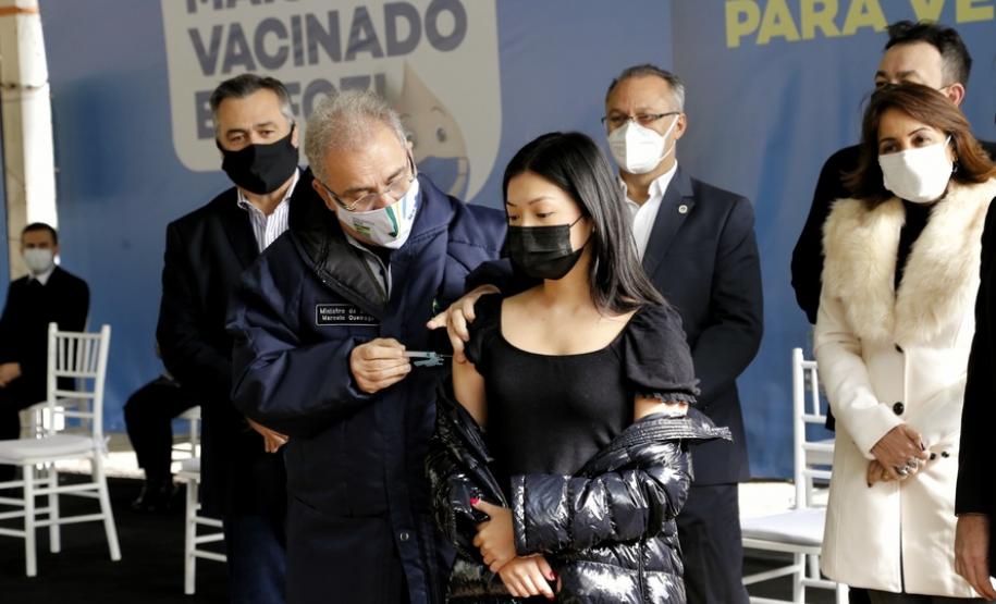 O secretário de Estado da Saúde, Beto Preto acompanha o ministro da Saúde, Marcelo Queiroga, nesta terça-feira (20) na vacinação contra a Covid-19 dos paranaenses em Foz do Iguaçu, no Oeste.