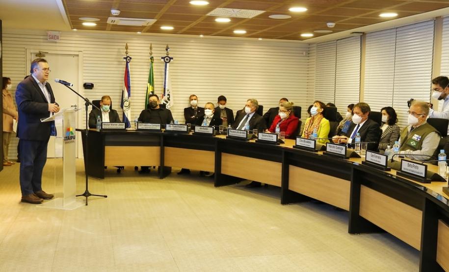 O secretário de Estado da Saúde, Beto Preto acompanha o ministro da Saúde, Marcelo Queiroga, nesta terça-feira (20) na Itaipu Binacional em Foz do Iguaçu.