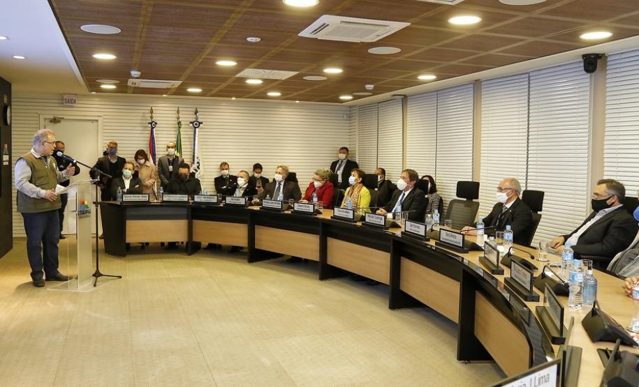 O secretário de Estado da Saúde, Beto Preto acompanha o ministro da Saúde, Marcelo Queiroga, nesta terça-feira (20) na Itaipu Binacional em Foz do Iguaçu.