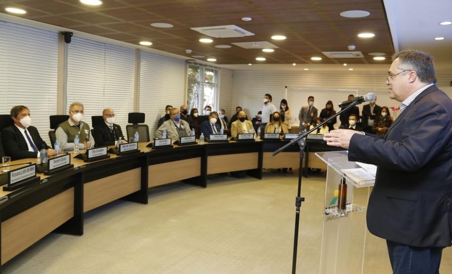 O secretário de Estado da Saúde, Beto Preto acompanha o ministro da Saúde, Marcelo Queiroga, nesta terça-feira (20) na Itaipu Binacional em Foz do Iguaçu.