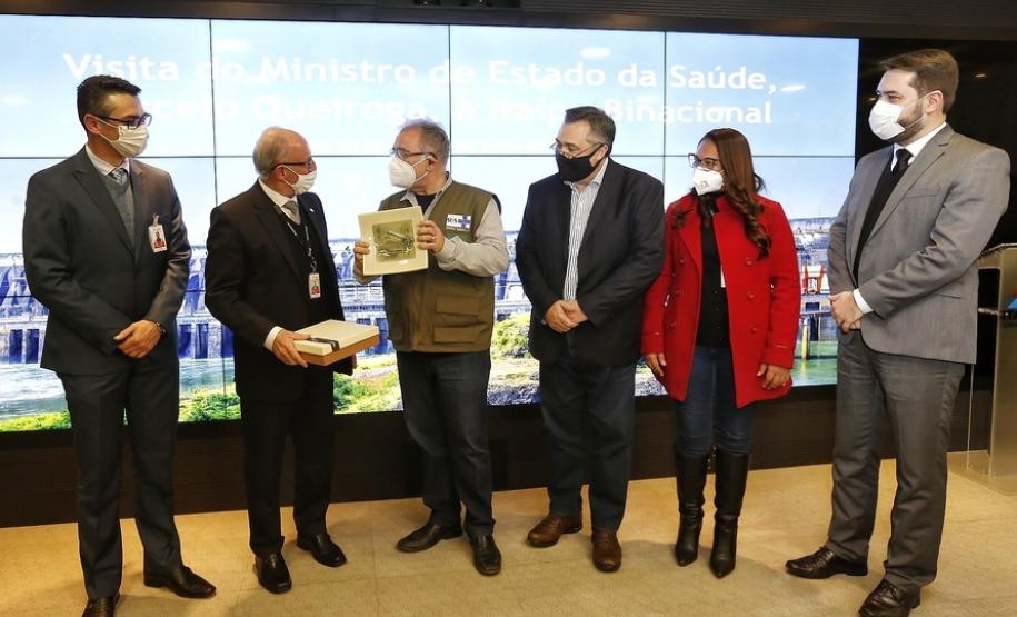 O secretário de Estado da Saúde, Beto Preto acompanha o ministro da Saúde, Marcelo Queiroga, nesta terça-feira (20) na Itaipu Binacional em Foz do Iguaçu.