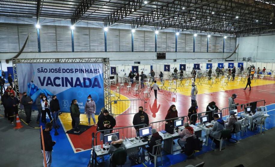 No Paraná, 2,1 milhões de pessoas entre 18 e 59 anos já foram vacinadas contra a Covid-19