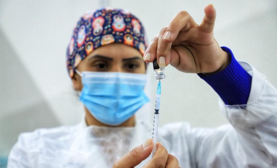 Mais de 5,5 milhões de paranaenses já foram vacinados contra a Covid-19