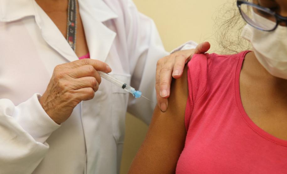 Mais de 2 milhões estão completamente imunizados no Paraná contra Covid-19