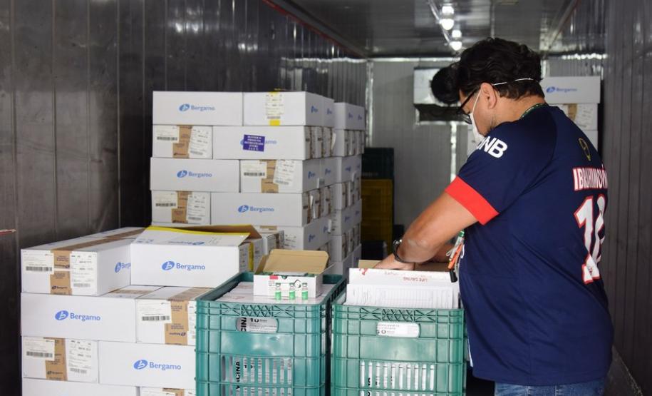 Nova remessa de 649 mil vacinas contra a Covid-19 chega a partir desta terça ao Paraná