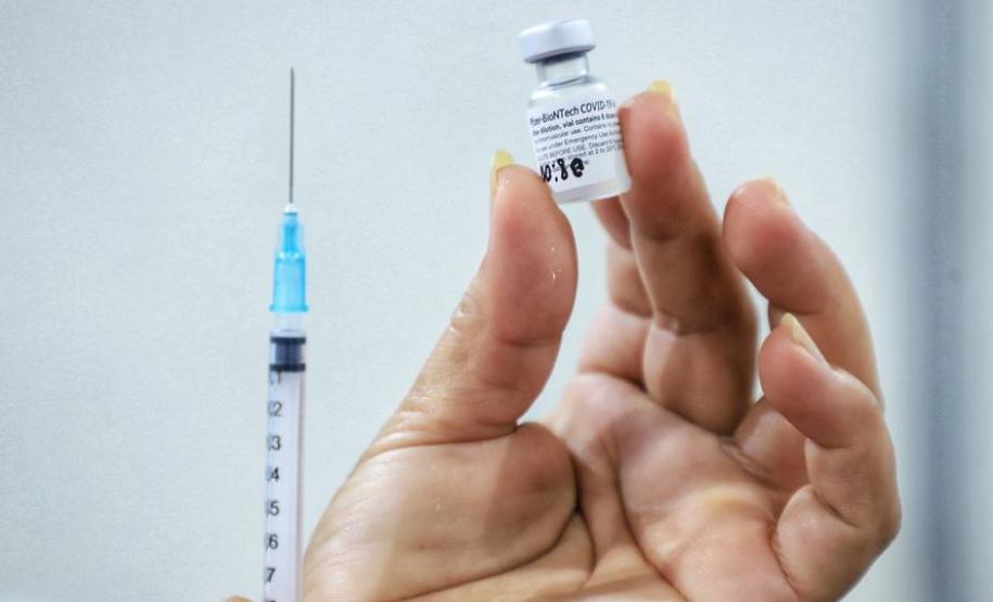 Com 7,5 milhões de doses aplicadas, PR passa Bahia e chega a 66% dos adultos imunizados