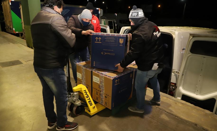 118.170 doses da Pfizer chegam ao Paraná, completando a remessa da semana.