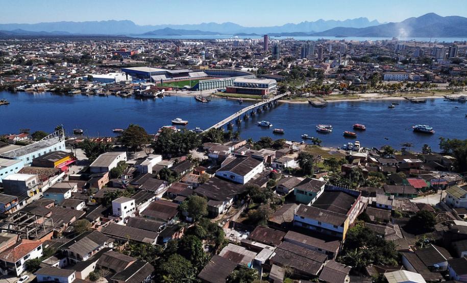 No aniversário de 373 anos de Paranaguá, Governo entrega veículos para atender a saúde