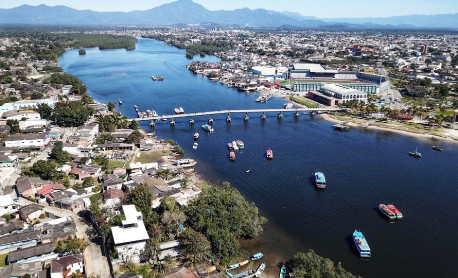 No aniversário de 373 anos de Paranaguá, Governo entrega veículos para atender a saúde