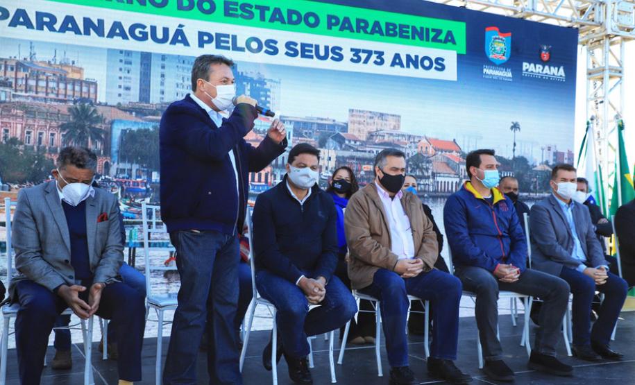 No aniversário de 373 anos de Paranaguá, Governo entrega veículos para atender a saúde