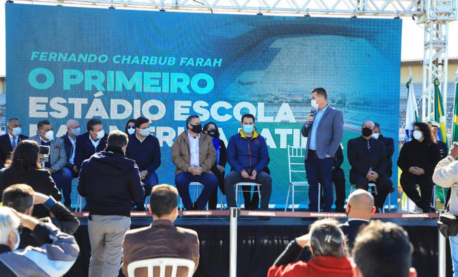 No aniversário de 373 anos de Paranaguá, Governo entrega veículos para atender a saúde