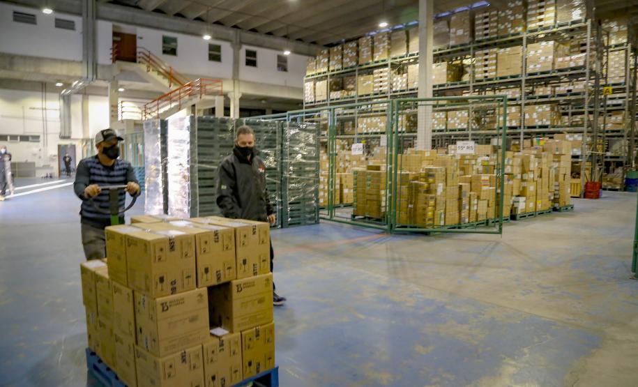 Mais 329.380 doses de vacinas contra a Covid-19 já estão no Paraná