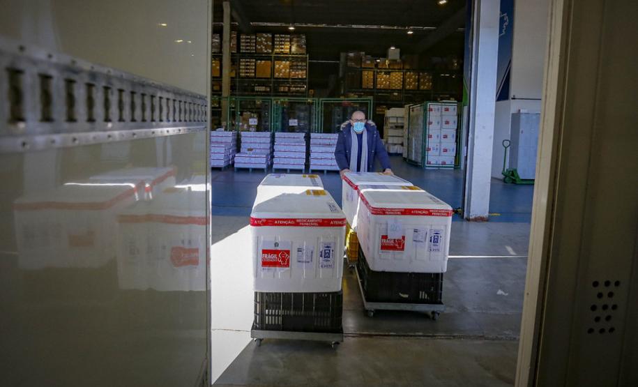 Saúde inicia distribuição de doses para aplicação no público geral; veja a distribuição por Regional