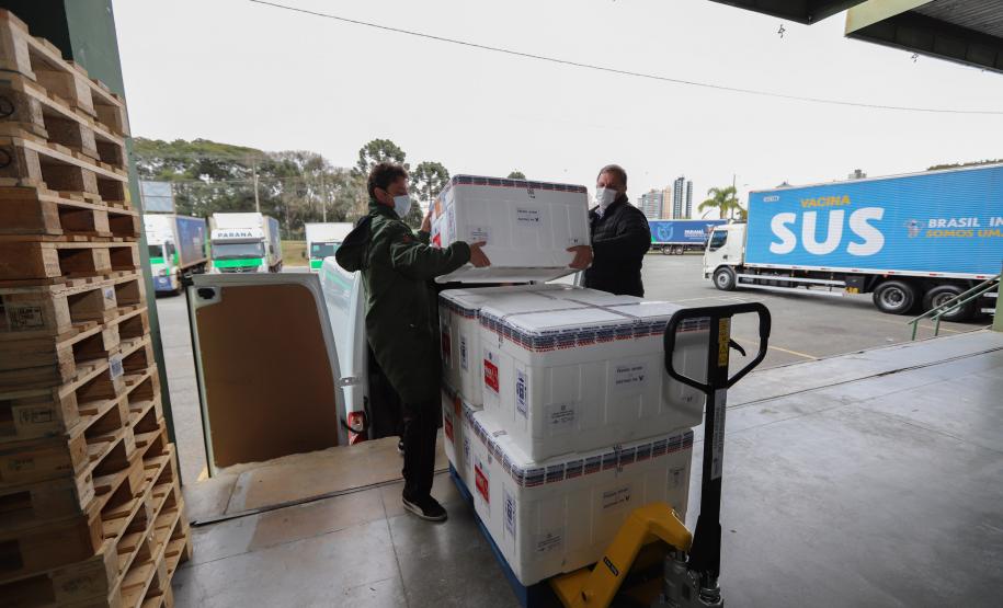 Paraná recebe 57,6 mil doses de CoronaVac