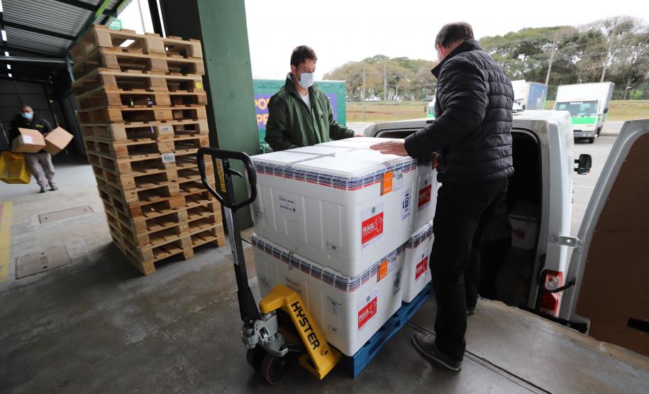 Paraná recebe 57,6 mil doses de CoronaVac