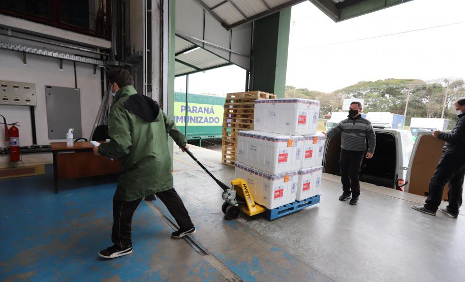 Paraná recebe 57,6 mil doses de CoronaVac