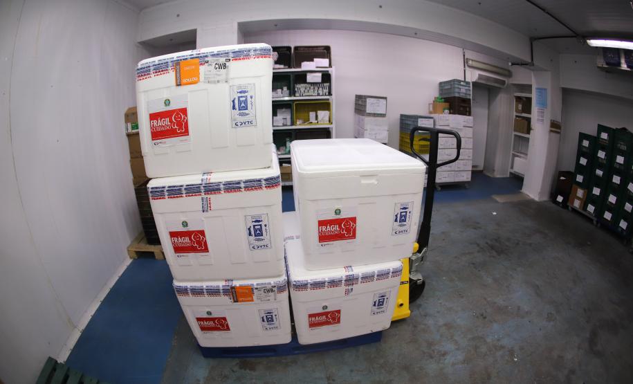 Paraná recebe 57,6 mil doses de CoronaVac