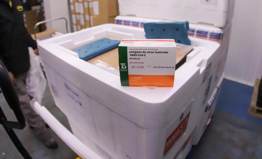 Paraná recebe 57,6 mil doses de CoronaVac