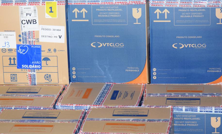 Paraná recebe novas doses e distribui mais 158,6 mil vacinas contra a Covid-19; confira o quantitativo por regional