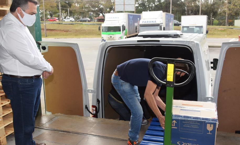 Paraná recebe novas doses e distribui mais 158,6 mil vacinas contra a Covid-19; confira o quantitativo por regional