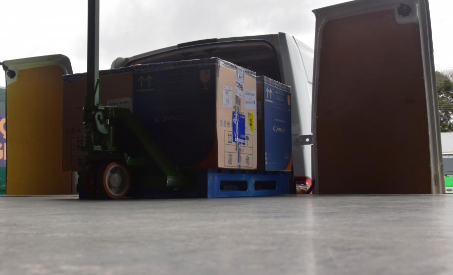 Paraná recebe novas doses e distribui mais 158,6 mil vacinas contra a Covid-19; confira o quantitativo por regional