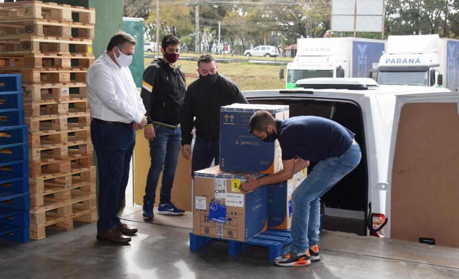 Paraná recebe novas doses e distribui mais 158,6 mil vacinas contra a Covid-19; confira o quantitativo por regional