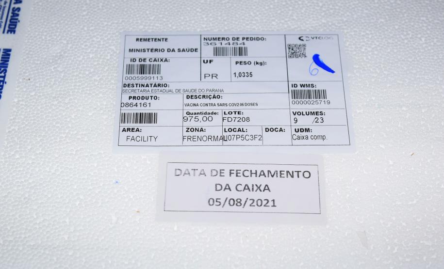 Paraná recebe novas doses e distribui mais 158,6 mil vacinas contra a Covid-19; confira o quantitativo por regional