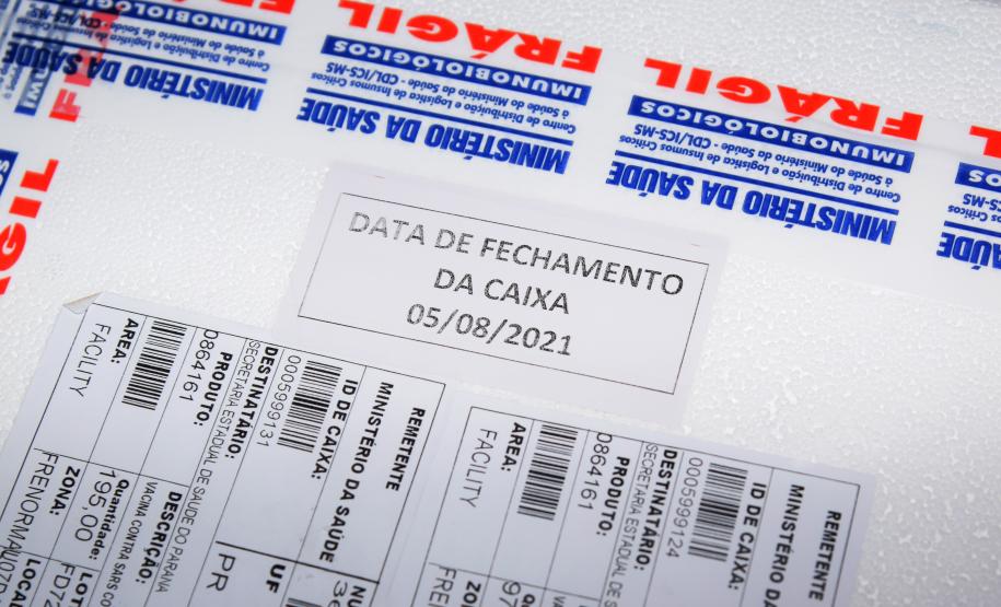 Paraná recebe novas doses e distribui mais 158,6 mil vacinas contra a Covid-19; confira o quantitativo por regional