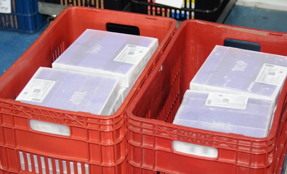 Paraná recebe novas doses e distribui mais 158,6 mil vacinas contra a Covid-19; confira o quantitativo por regional