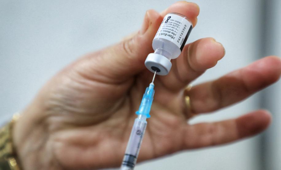 Com 8,5 milhões de doses aplicadas, Paraná chega a 73% dos adultos imunizados