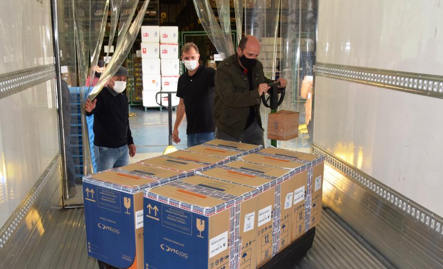 Mais 279,2 mil vacinas contra a Covid-19 chegam ao Paraná