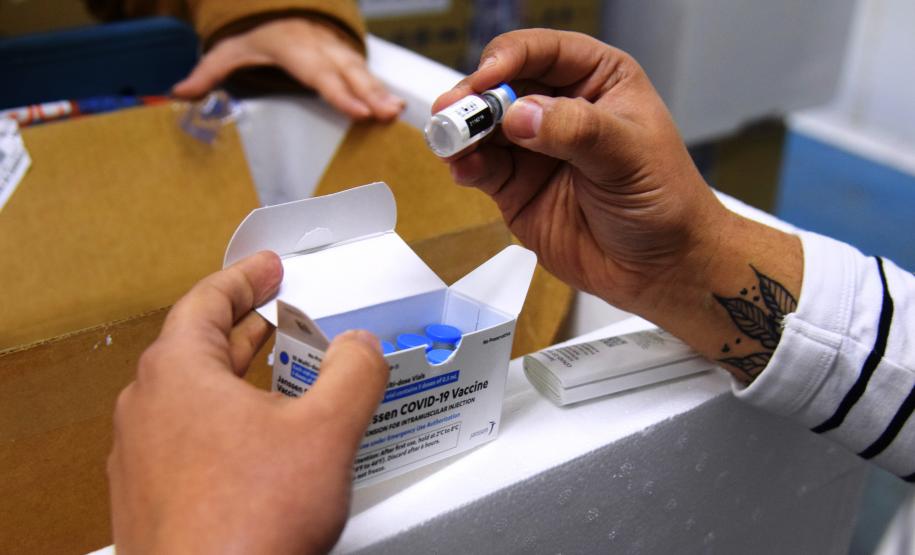 Mais 279,2 mil vacinas contra a Covid-19 chegam ao Paraná