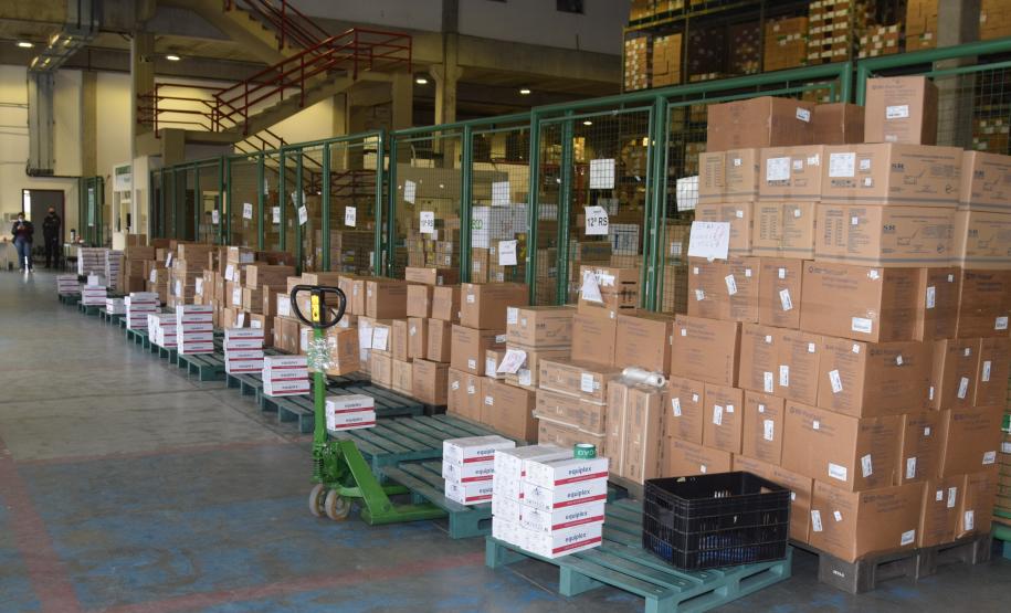 Saúde inicia distribuição de mais de 400 mil vacinas contra a Covid-19