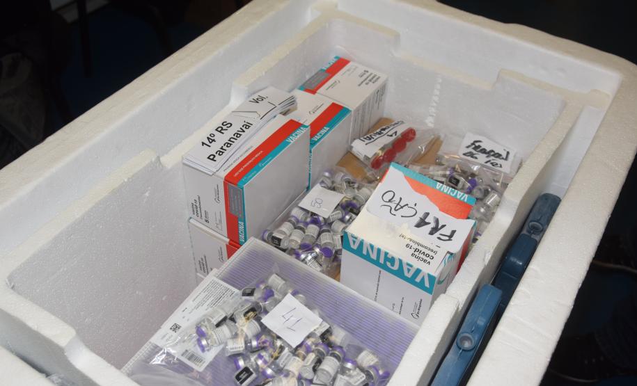 Saúde inicia distribuição de mais de 400 mil vacinas contra a Covid-19