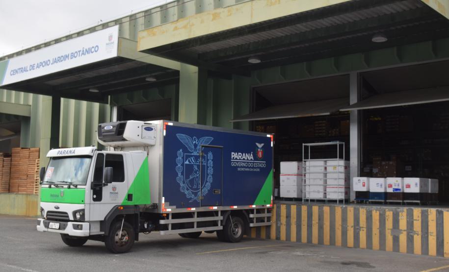 Saúde inicia distribuição de mais de 400 mil vacinas contra a Covid-19