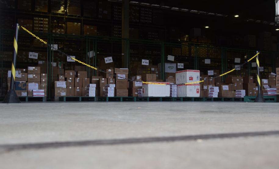 Saúde inicia distribuição de mais de 400 mil vacinas contra a Covid-19