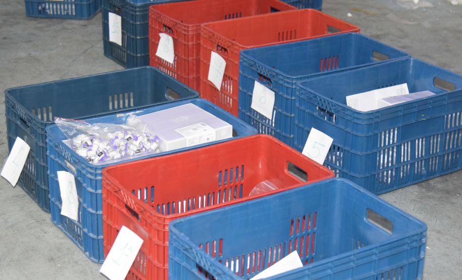 Saúde inicia distribuição de mais de 400 mil vacinas contra a Covid-19