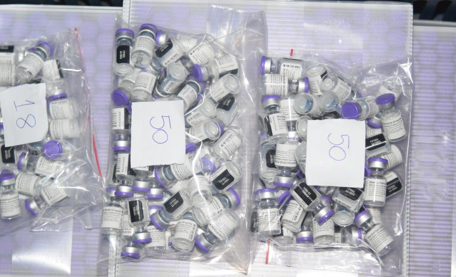 Saúde inicia distribuição de mais de 400 mil vacinas contra a Covid-19