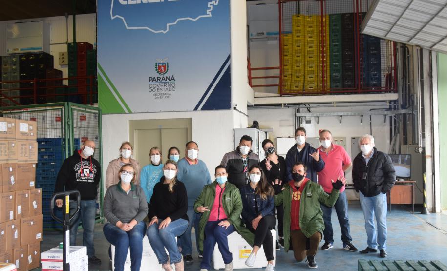 Saúde inicia distribuição de mais de 400 mil vacinas contra a Covid-19