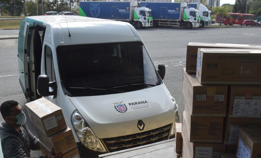 Saúde inicia distribuição de mais de 400 mil vacinas contra a Covid-19