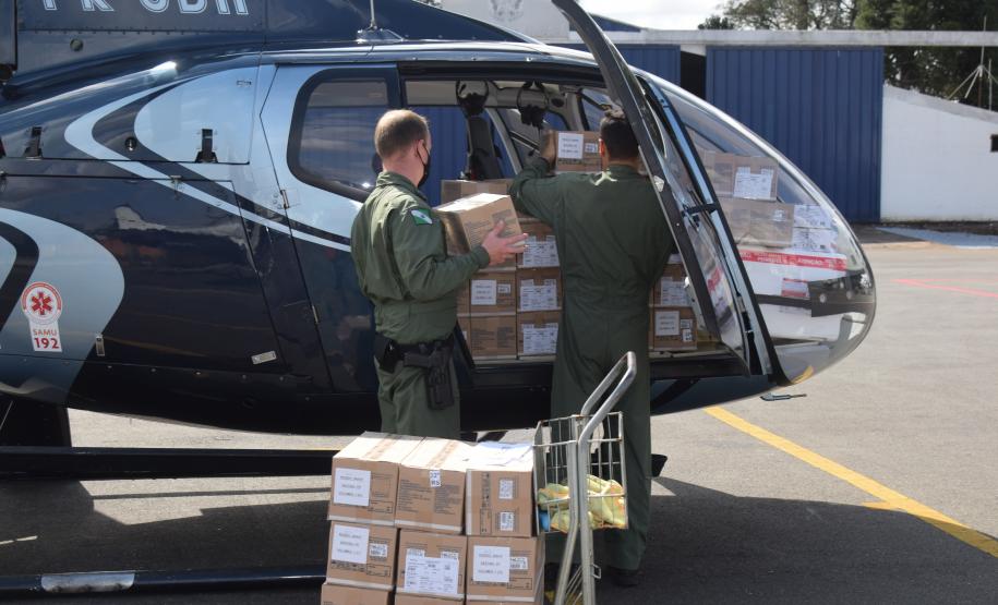 Saúde inicia distribuição de mais de 400 mil vacinas contra a Covid-19