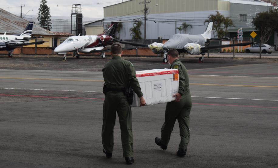 Saúde inicia distribuição de mais de 400 mil vacinas contra a Covid-19