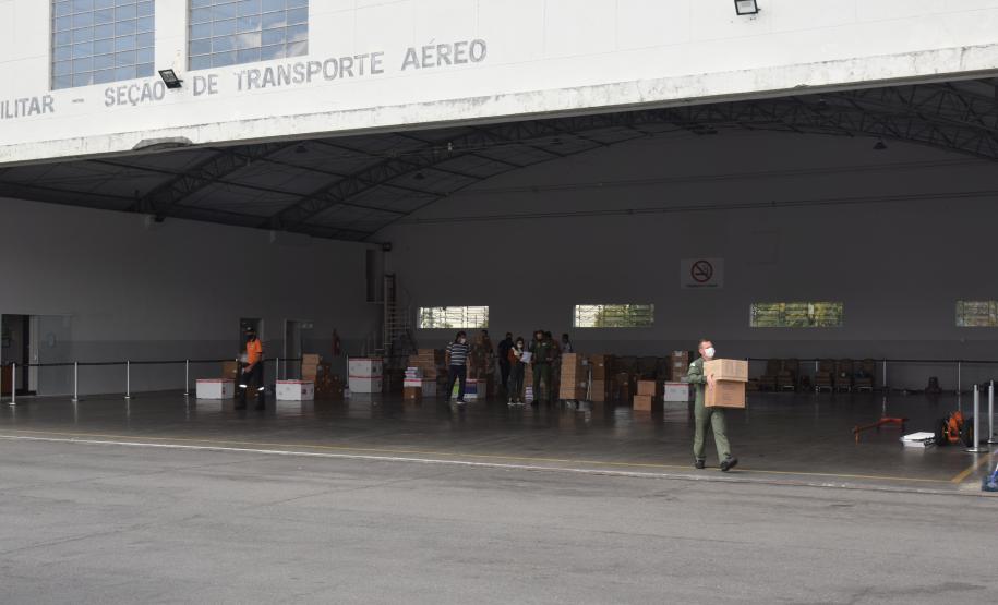 Saúde inicia distribuição de mais de 400 mil vacinas contra a Covid-19