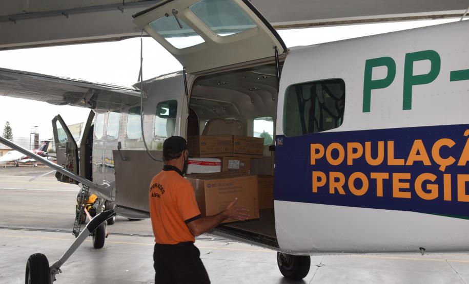 Saúde inicia distribuição de mais de 400 mil vacinas contra a Covid-19