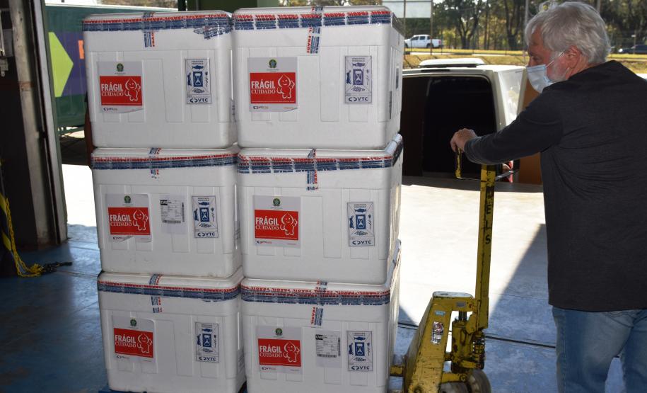 Mais 67,6 mil vacinas contra a Covid-19 chegam ao Paraná